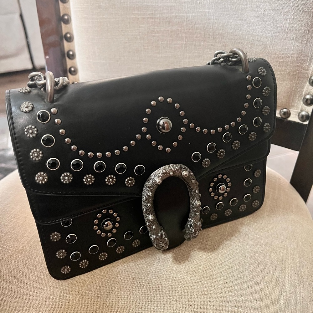 Leather black shoulder purse in good condition.